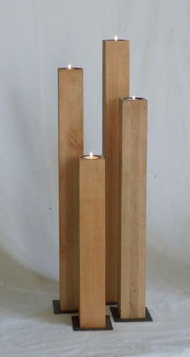 Jumbo-Teelichtständer, Vollholz Erle mit Metallfuß und -Teelichteinsatz, H = 70 cm